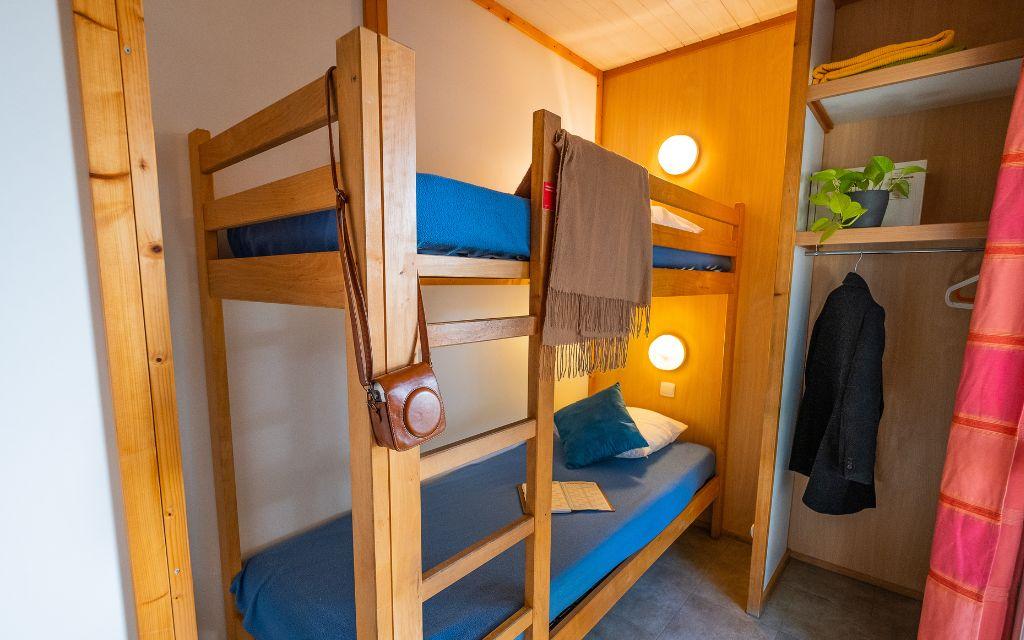 Slide Camping Les Chalets de la mer - chambre