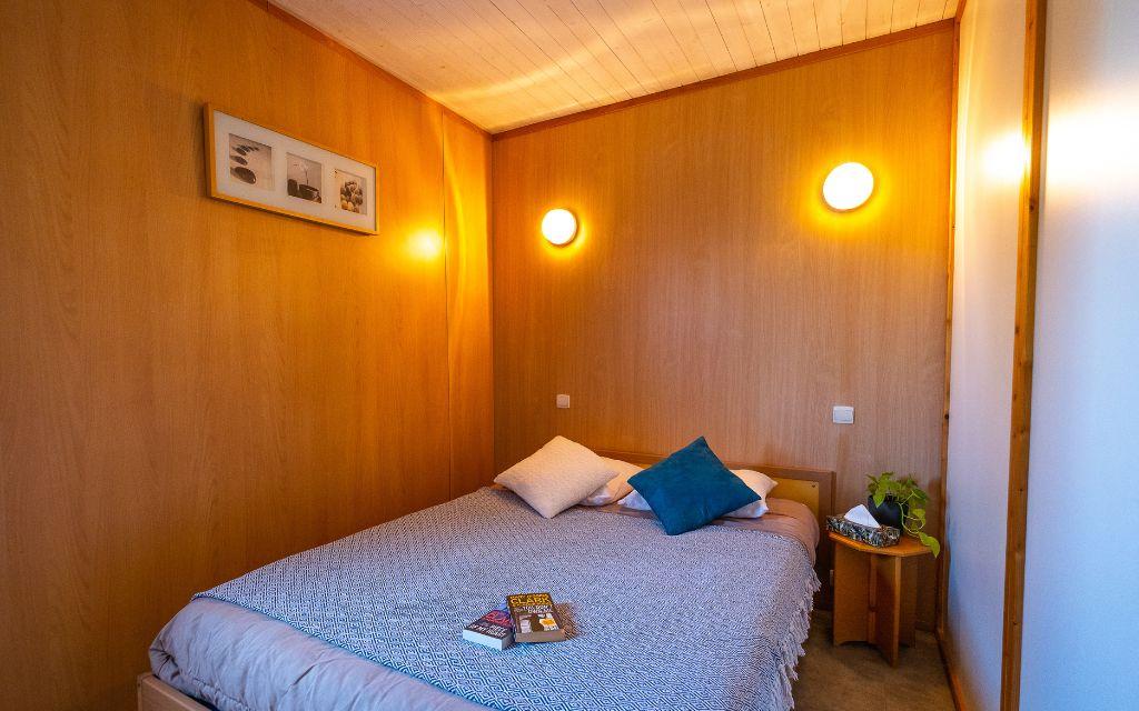 Slide Camping Les Chalets de la mer - bedroom