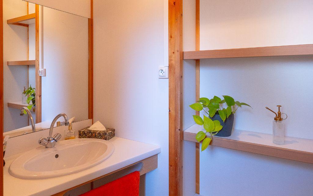 Slide Camping Les Chalets de la mer - bathroom