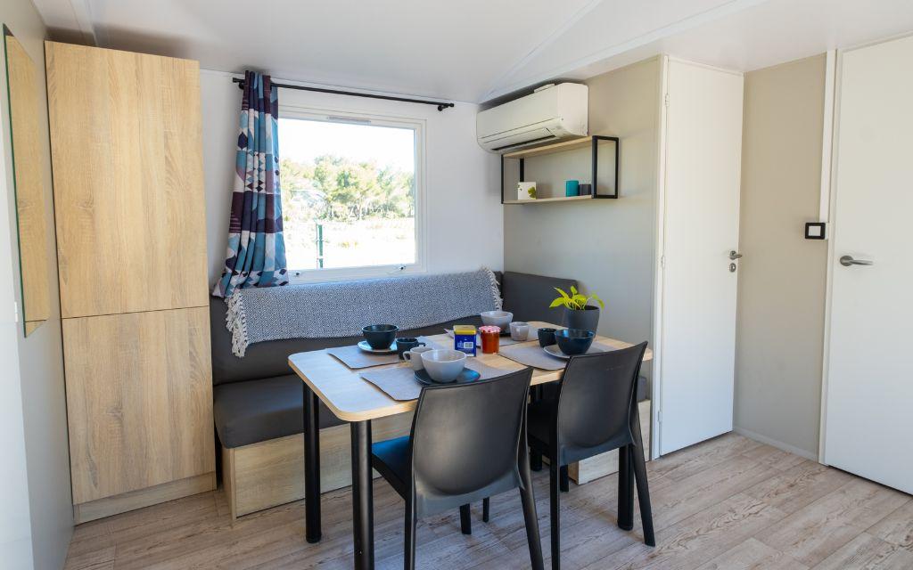 Slide Camping l'Arquet **** Martigues mobil home Grand Large intérieur