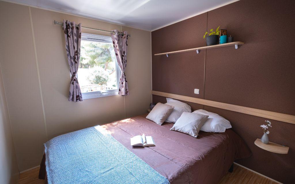 Slide Camping l'Arquet**** Martigues mobil home Premium chambre