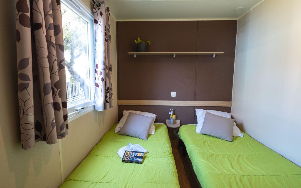 Slide Camping l'Arquet**** Martigues mobil home Premium chambre