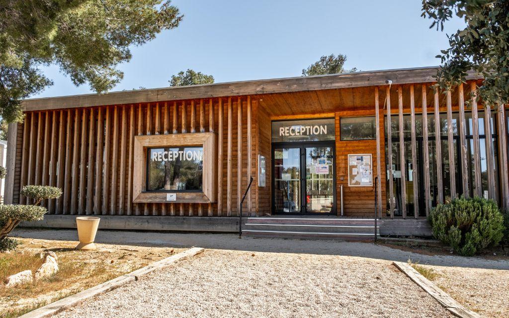 Slide Camping l'Arquet**** Martigues mobil home réception
