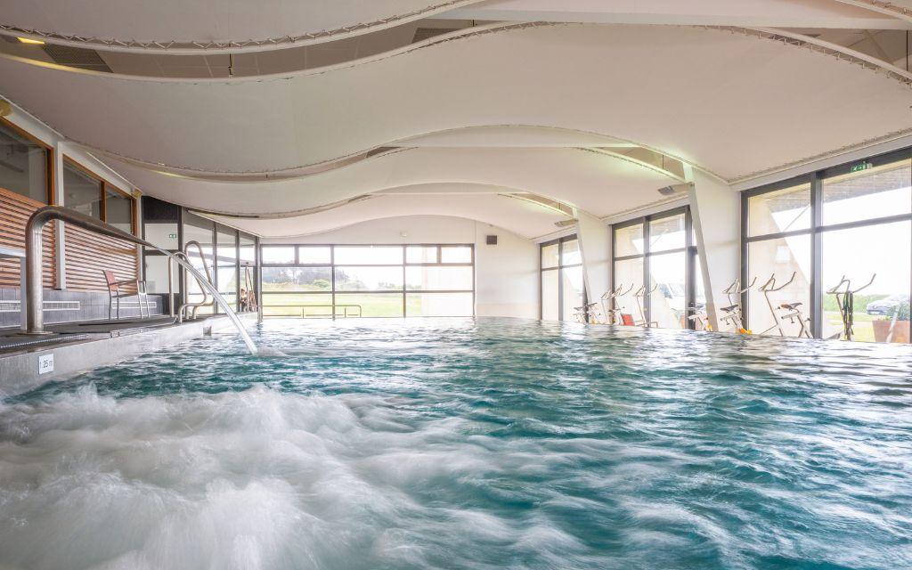 Slide Résidence Fleur de Sel - piscine spa intérérieur