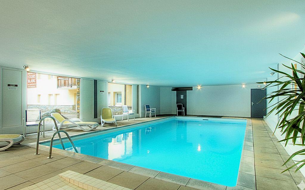 Slide Heated indoor swimming pool at the L'Ours Blanc residence