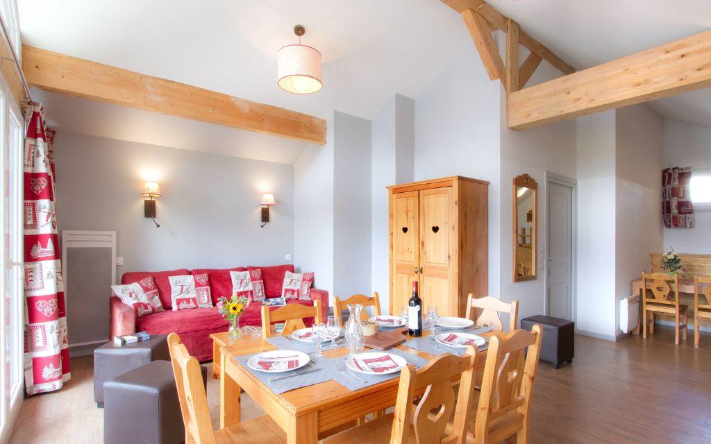 Slide stay in an apartment for 6 people with sofa and dining table at the Ours Blanc residence