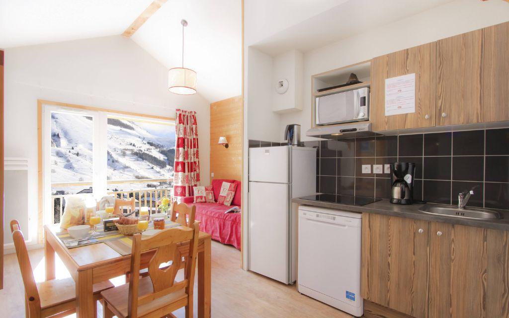 Slide Fully equipped kitchen area opening onto the living room at the Ours Blanc residence