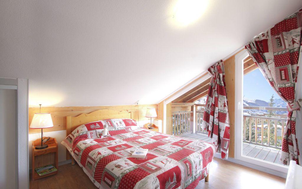 Slide Double room for two people at the Résidence l'Ours Blanc in Les Deux Alpes