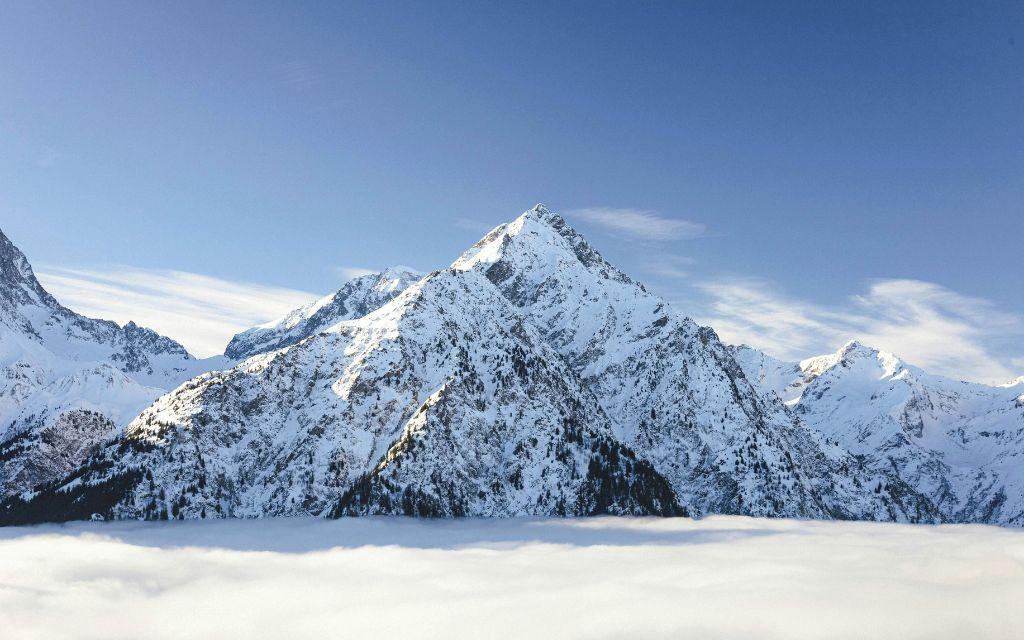 Slide snow-covered mountain in the Deux Alpes ski area