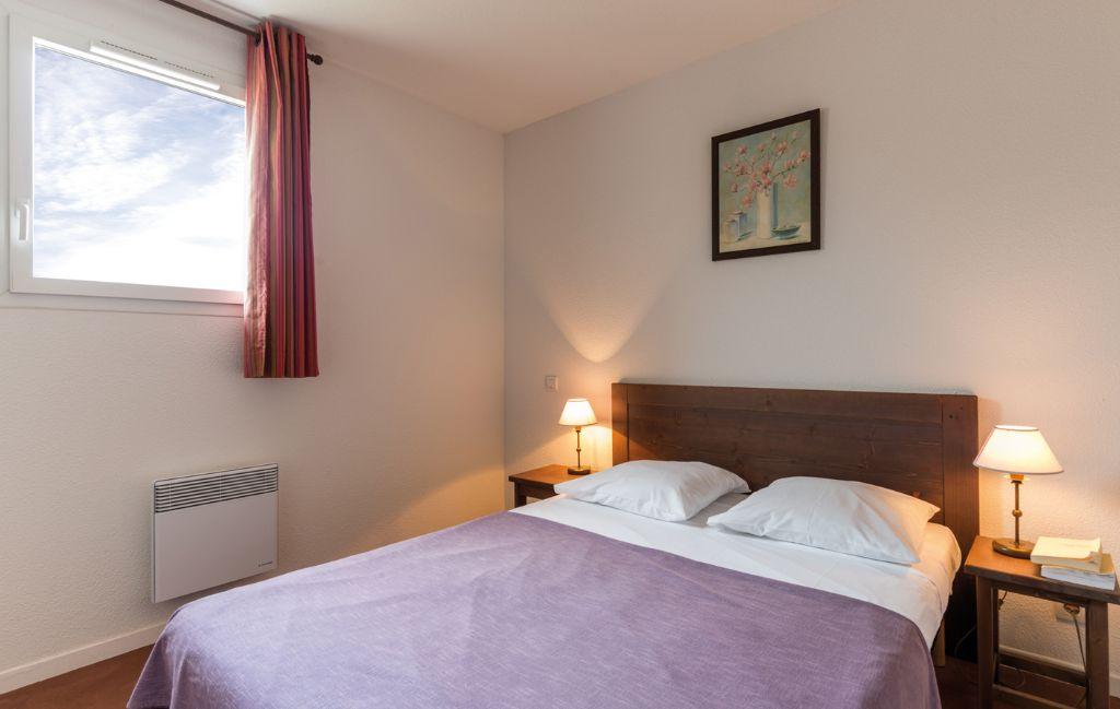 Slide Double bedroom in the Le Domaine de Cazelles *** residence in Cajarc
