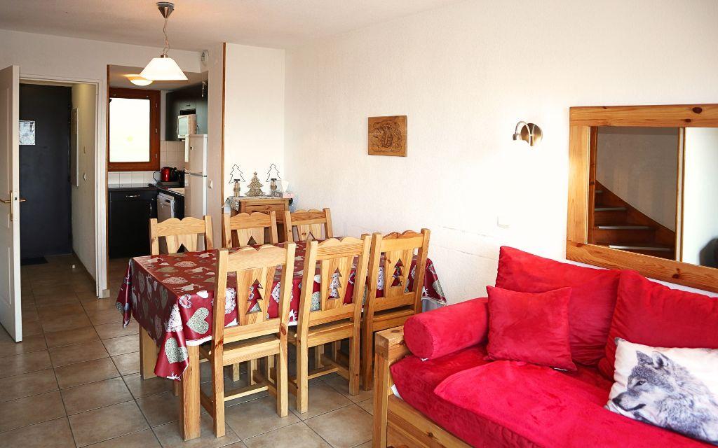 Slide Dining room in a mountain apartment at La Combe d'Or residence in Les Orres 1800
