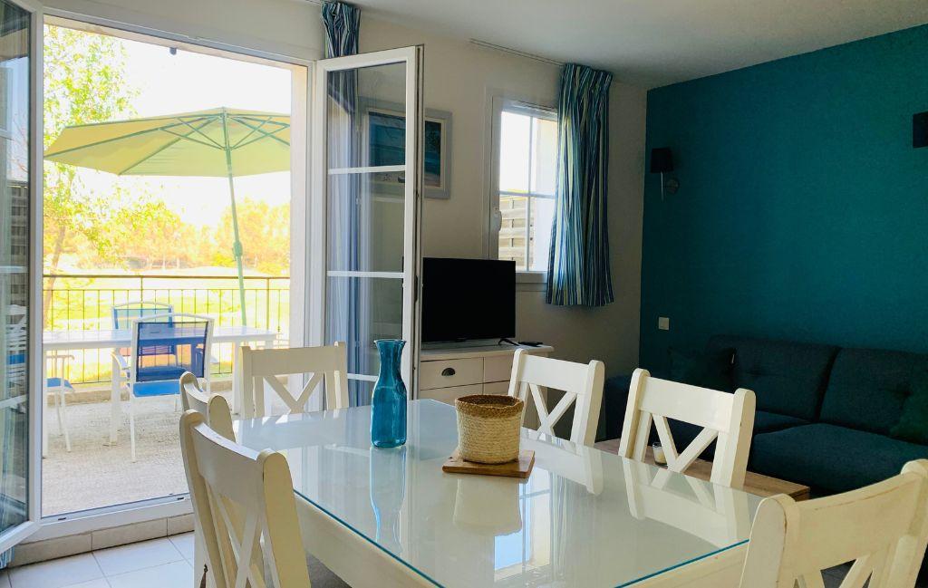 Slide Dining table with view of the golf course at the Résidence Les Maisons du Golf de la Cabre d'Or *** by Ateya - Cabriès