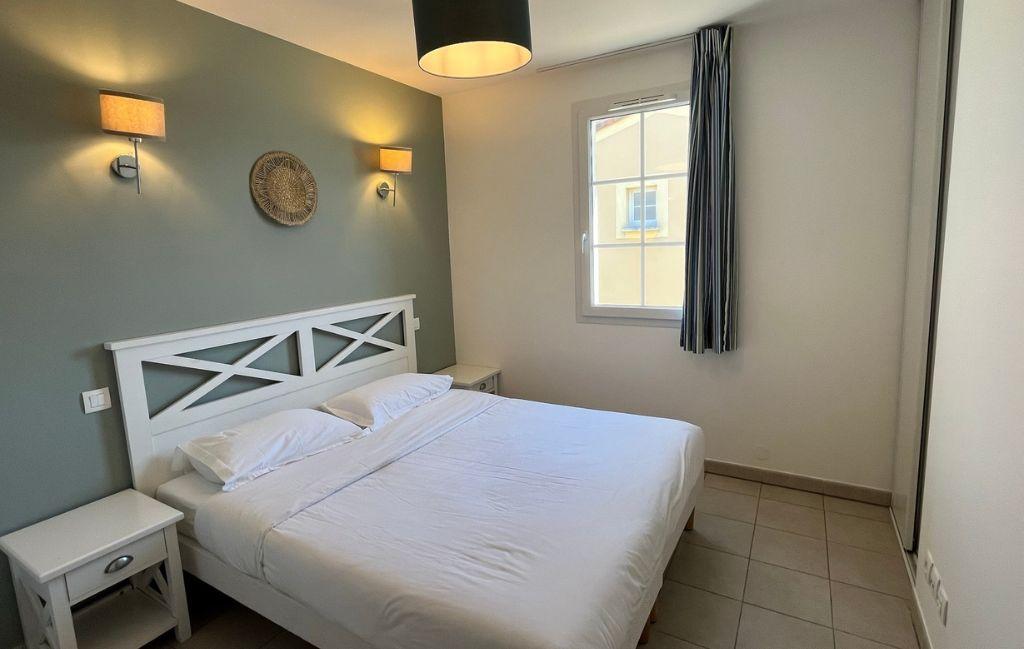 Slide Double bedroom in the 3-room houses at La Cabre d'Or by Ateya in Cabries in Provence