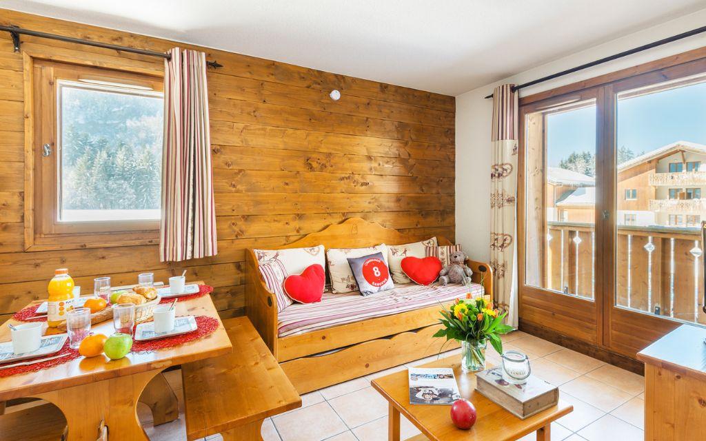 Slide Living room with sofa bed and mountain views in an apartment in the Les Fermes de Samoens residence