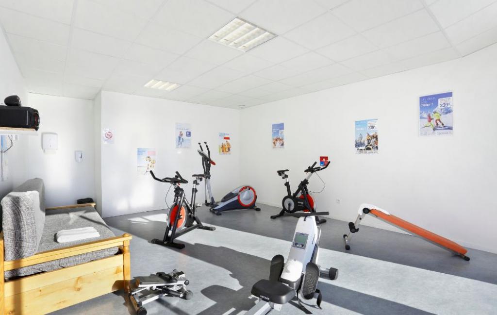 Slide Salle de sport avec machine cardio au sein de la résidence Les Chalets du Belveder