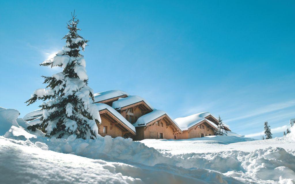 Slide Chalets enneigés de la résidence Le Hameau du Beaufortain aux Saisies en hiver