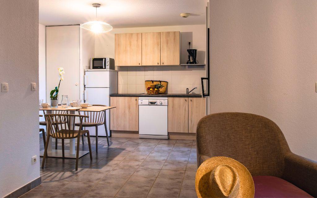 Slide Coin cuisine dans les villas pour 6 personnes du Domaine du Golf résidence près de Montpellier