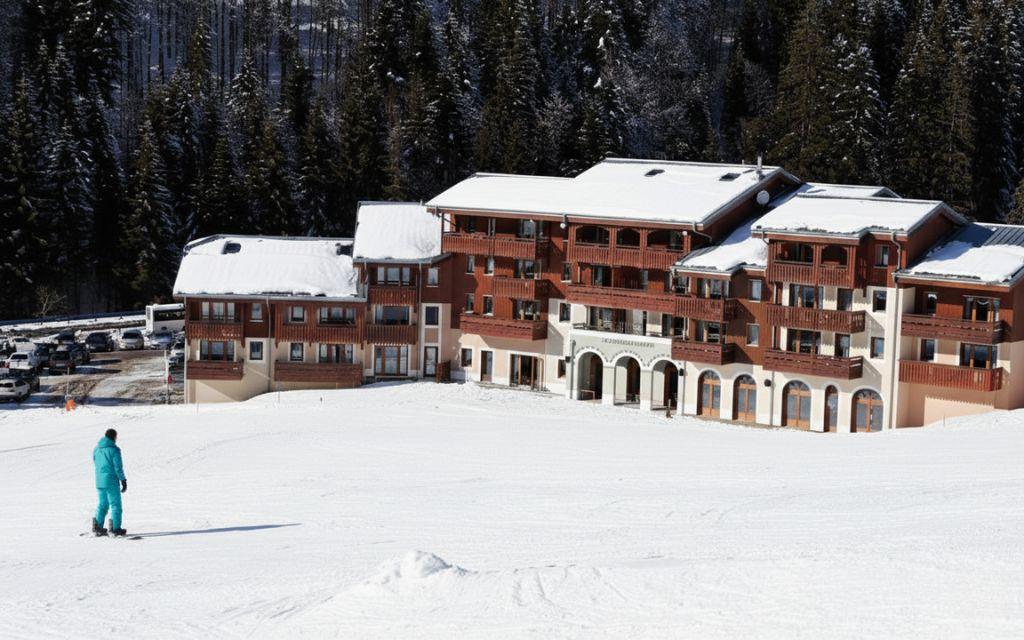Slide Résidence Les Grandes Feignes à La Bresse au pieds des pistes de ski vue globale