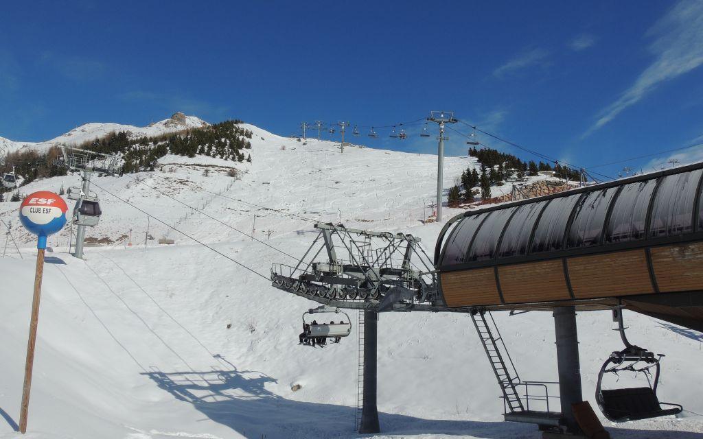 Slide Direct ski slope access from Les Étoiles d’Orion Apartments in Orcières Merlette 1850.