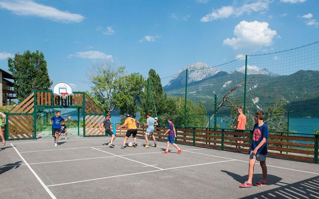 Slide Terrain de sport au sein du domaine de l’écrin du lac