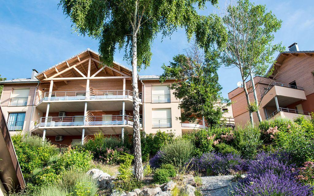 Slide Overview of the apartments at the L’Écrin du Lac estate in Chorges