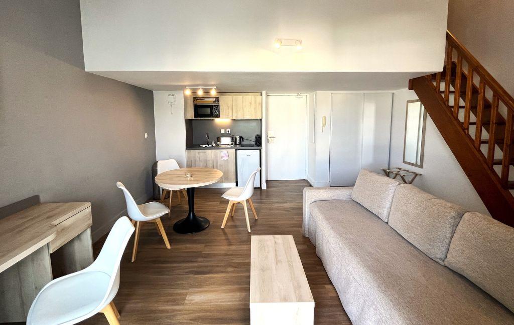 Slide Living room of the 4-person apartments in Les Appartements du Clos de la Chartreuse – Aix-en-Provence