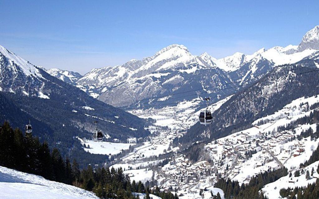 Slide Station de Châtel sous la neige