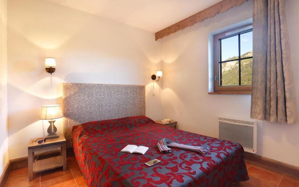 Slide Bedroom with double bed in an apartment of the Le Grand Lodge residence