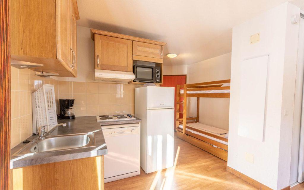 Slide Kitchen of a studio at Les Bottières with sleeping area including bunk beds