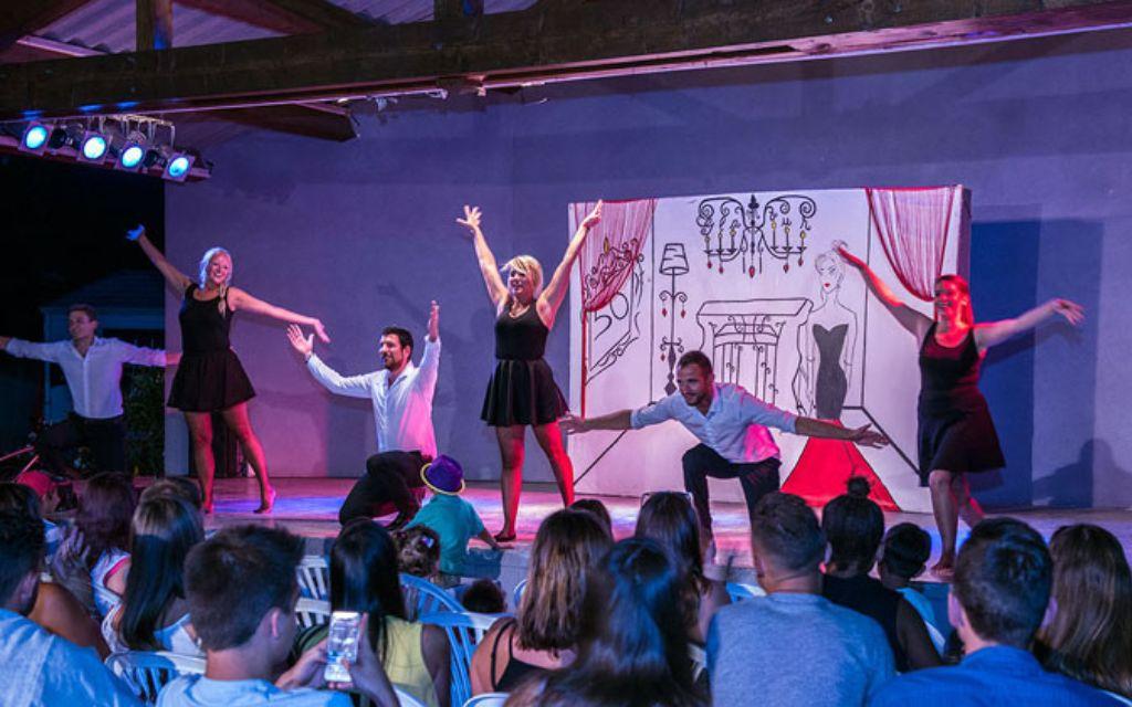 Slide Evening dance party with lights at Vendres-Plage
