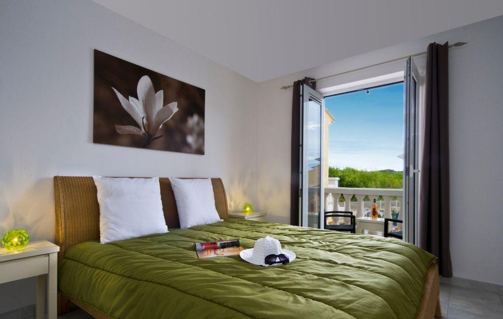 Slide Double bedroom with access to the balcony in a house at Le Clos des Oliviers residence