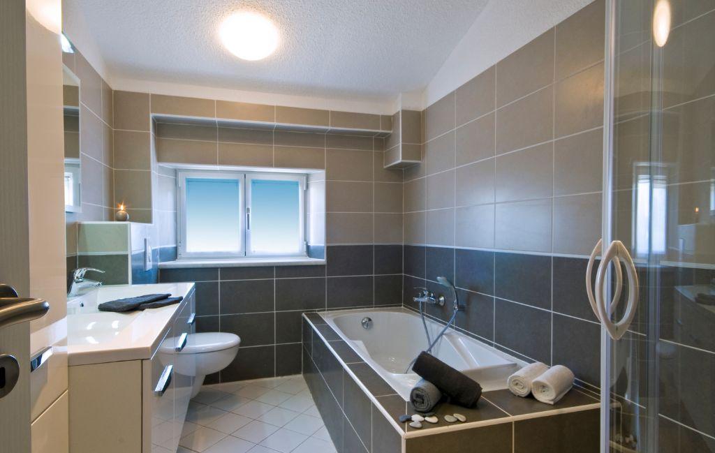 Slide Bathroom with bathtub and washbasin upstairs in a house at Le Clos des Oliviers residence