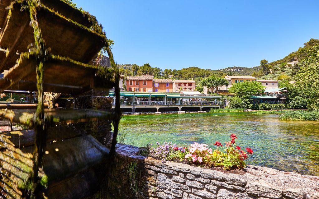 Slide Fontaine de Vaucluse next to the Provence Country Club estate