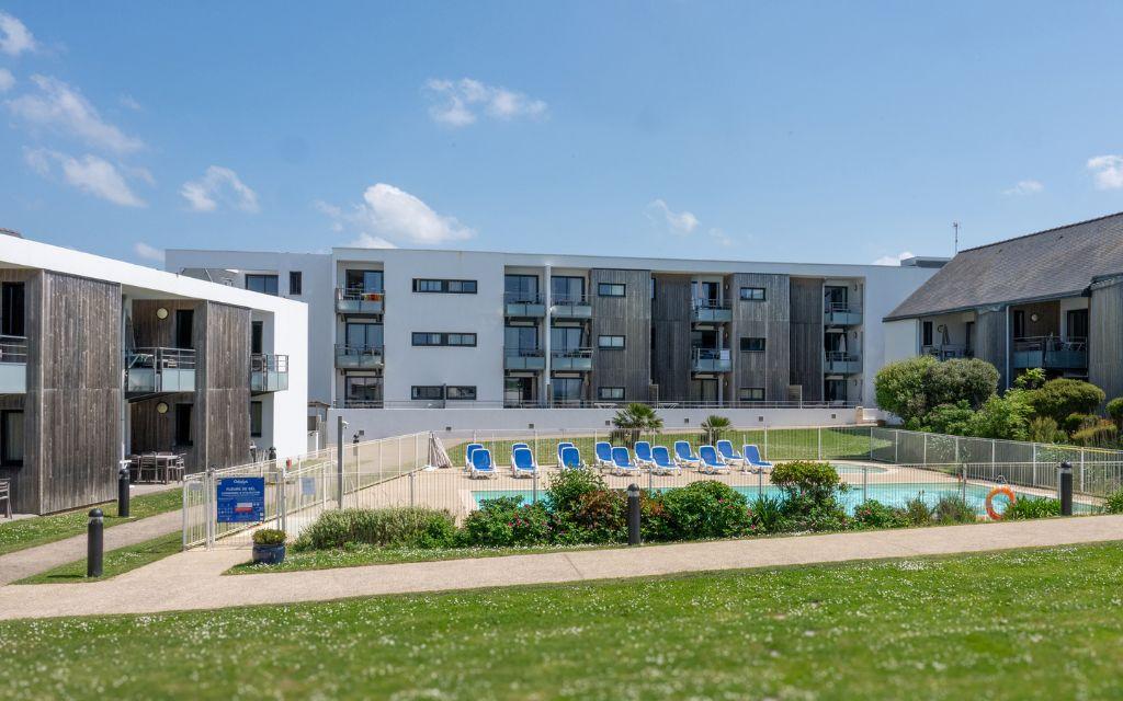 Slide Exterior view of the Fleur de Sel residence with indoor swimming pool in Guidel