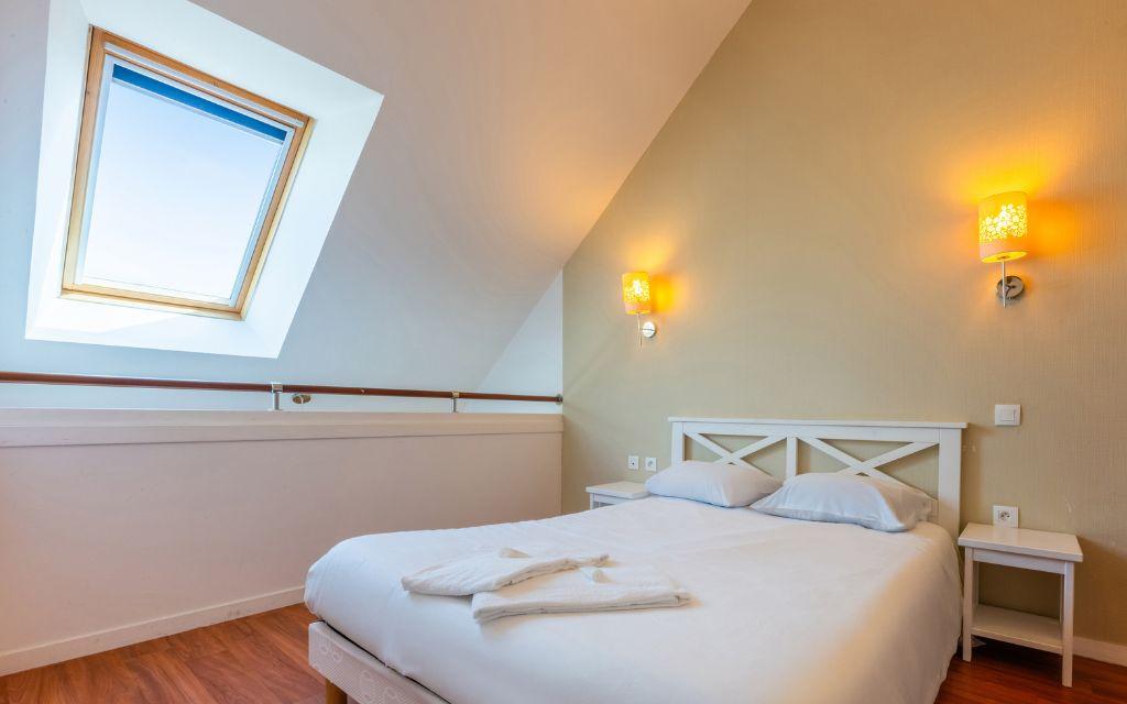 Slide Bedroom with double bed on the upper floor of an apartment in Fleur de Sel