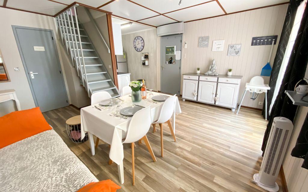 Slide Salon ouvert d’une maison 2 chambres dans le domaine les tamaris et les portes du soleil