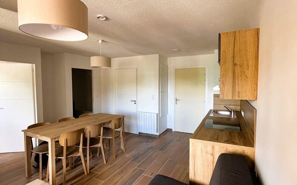 Slide Coin salle à manger dans un appartement 3 pièces à Vars