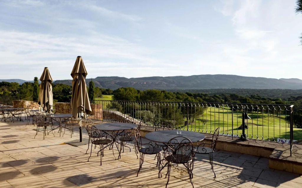 Slide Panoramic view from the restaurant terrace overlooking the Var countryside at Domaine de Saint-Endréol Golf & Spa Resort in La Motte-en-Provence