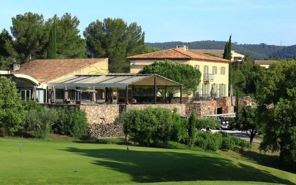 Slide Full view of the restaurant nestled in the heart of Domaine de Saint-Endréol Golf & Spa Resort in La Motte-en-Provence