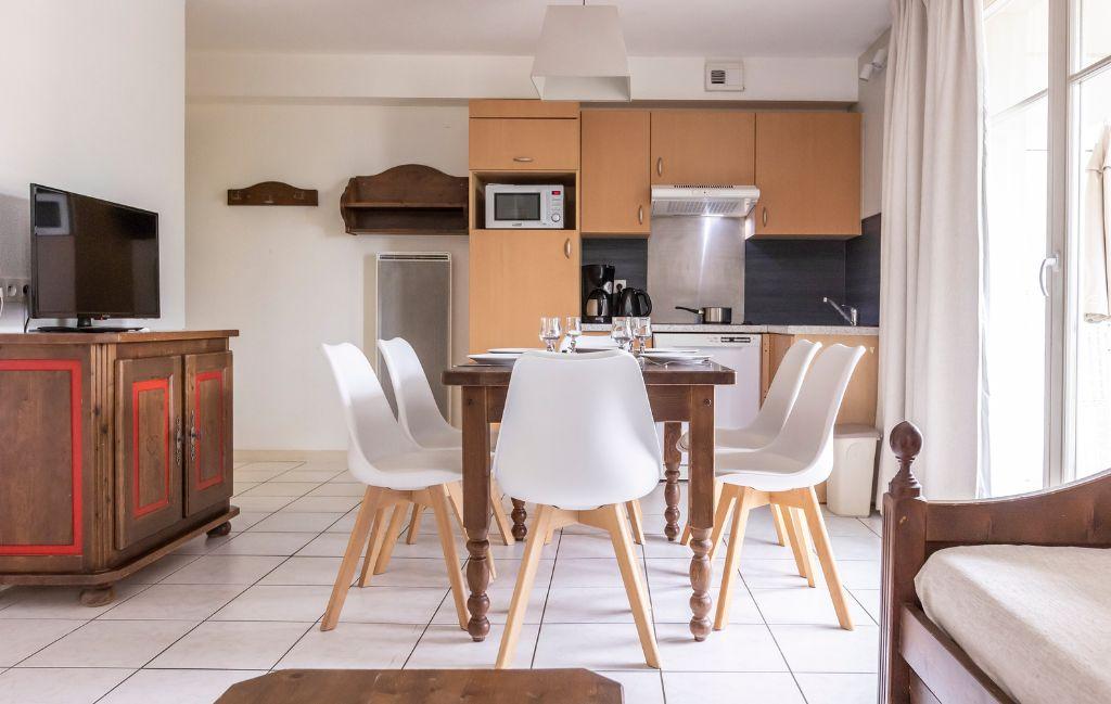 Slide Pièce de vie pour partager de bons moments en famille dans l'un des logements de la résidence Le Domaine du Rois à Bergheim