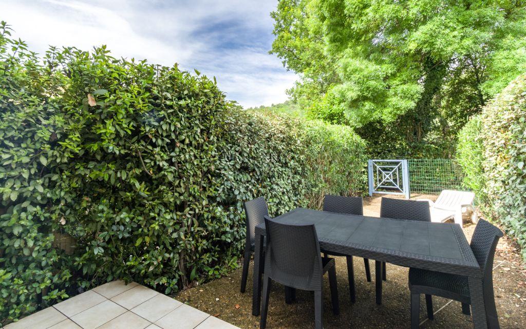 Slide Outdoor terrace with grassy corner at Domaine de Camiole