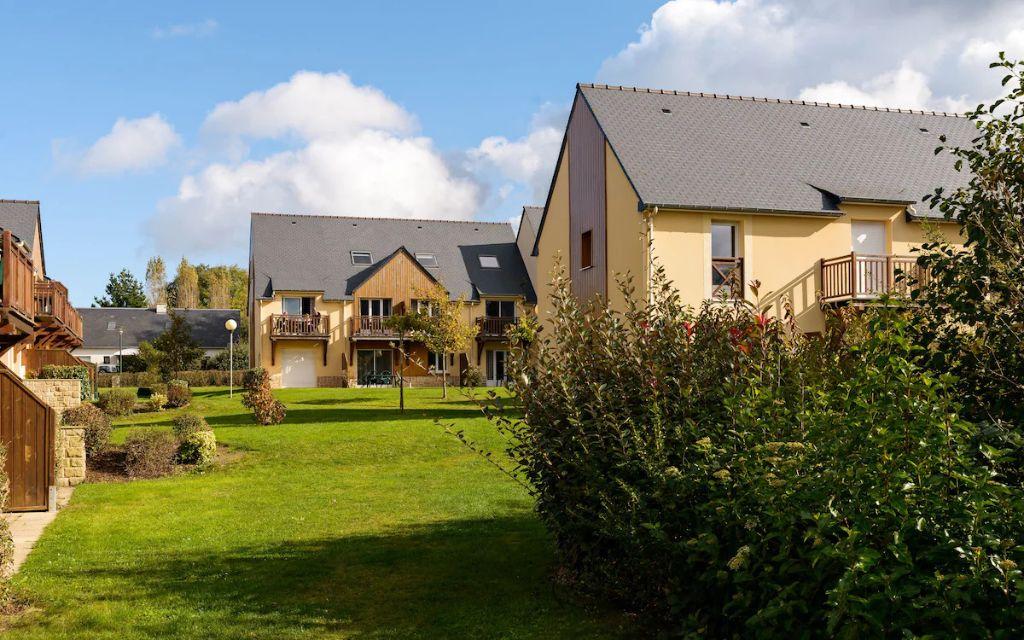 Slide View of the outdoor areas of Résidence Les Roches Douvres