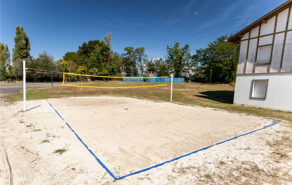 Slide Volleyball court available at the Hameau de la Chalosse in Cassen