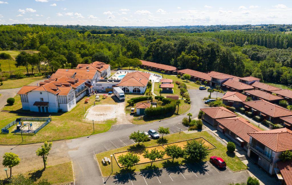 Slide Holidays in the Landes countryside at the Hameau de la Chalosse in Cassen