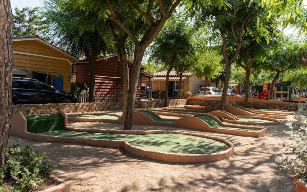 Slide Mini-golf course with free access at Camping del Mar 4* in Malgrat de Mar