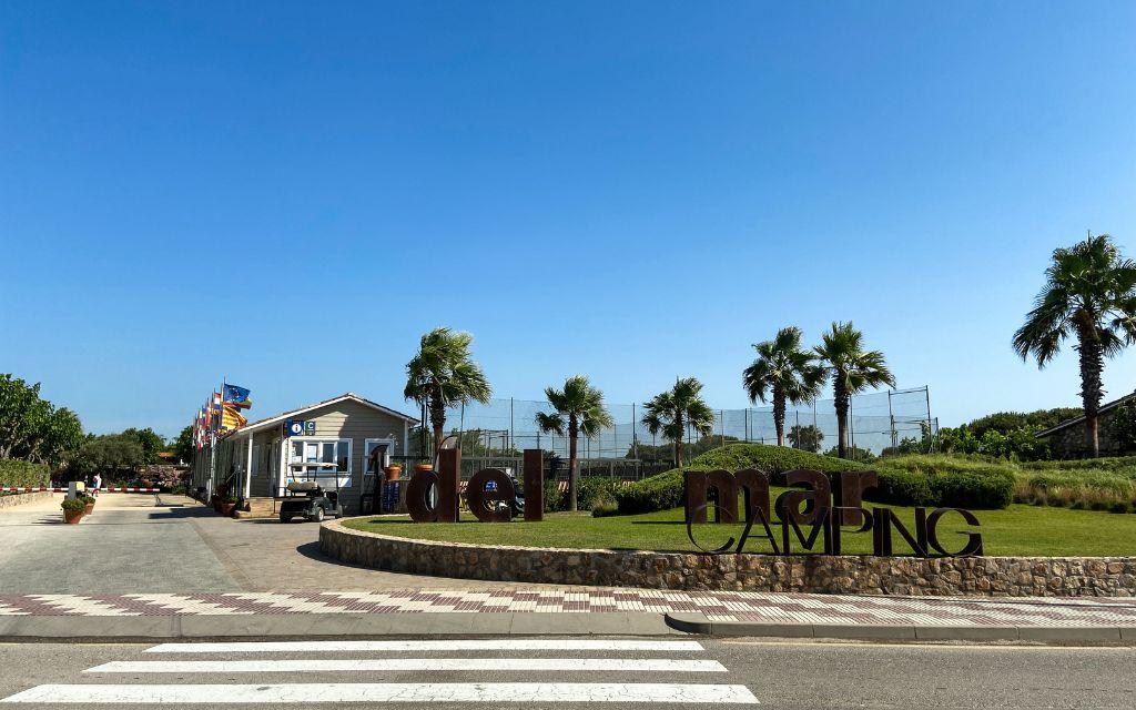Slide Camping del Mar 4*, a family-friendly campsite located in Malgrat de Mar near the border