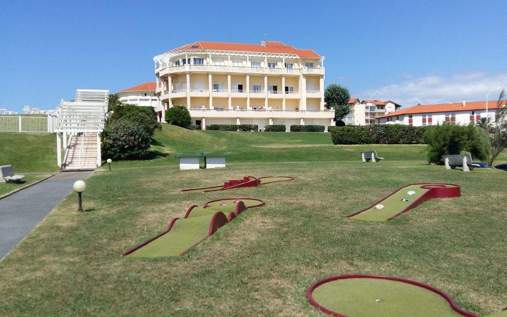 Slide Mini-golf in front of the Eugénie residence in Biarritz