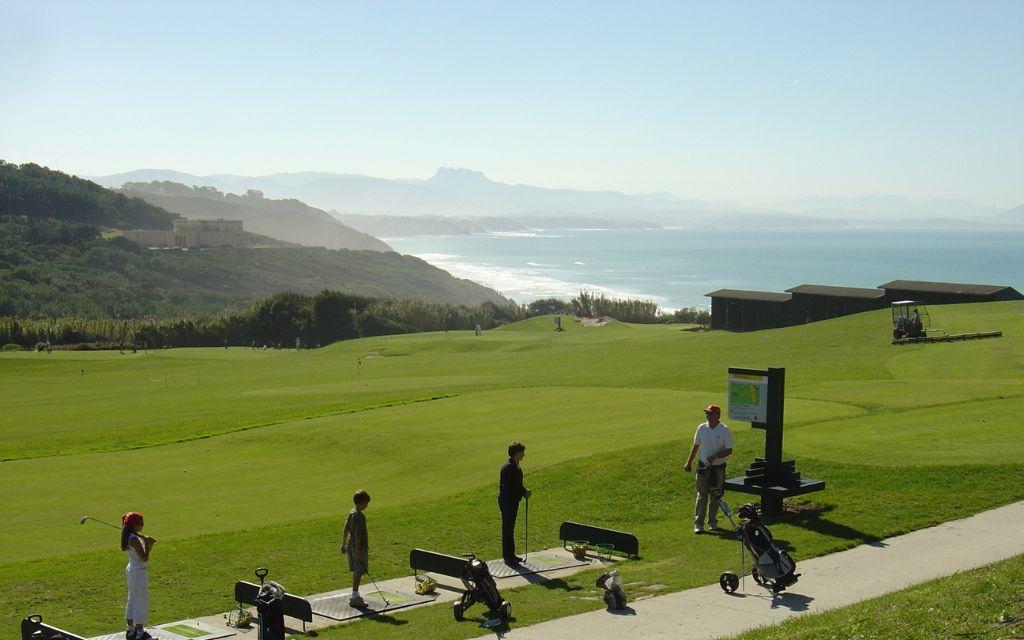 Slide Golf course next to the Ilbarritz residence in Bidart