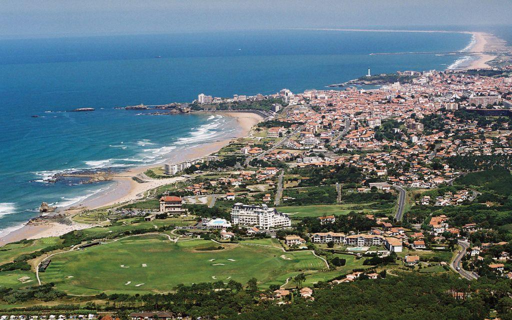 Slide Aerial view of the Ilbarritz residence in Bidart showing the residence and the ocean