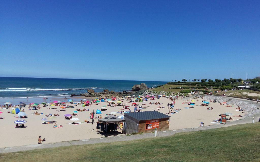 Slide Bidart beach next to the Ilbarritz residence